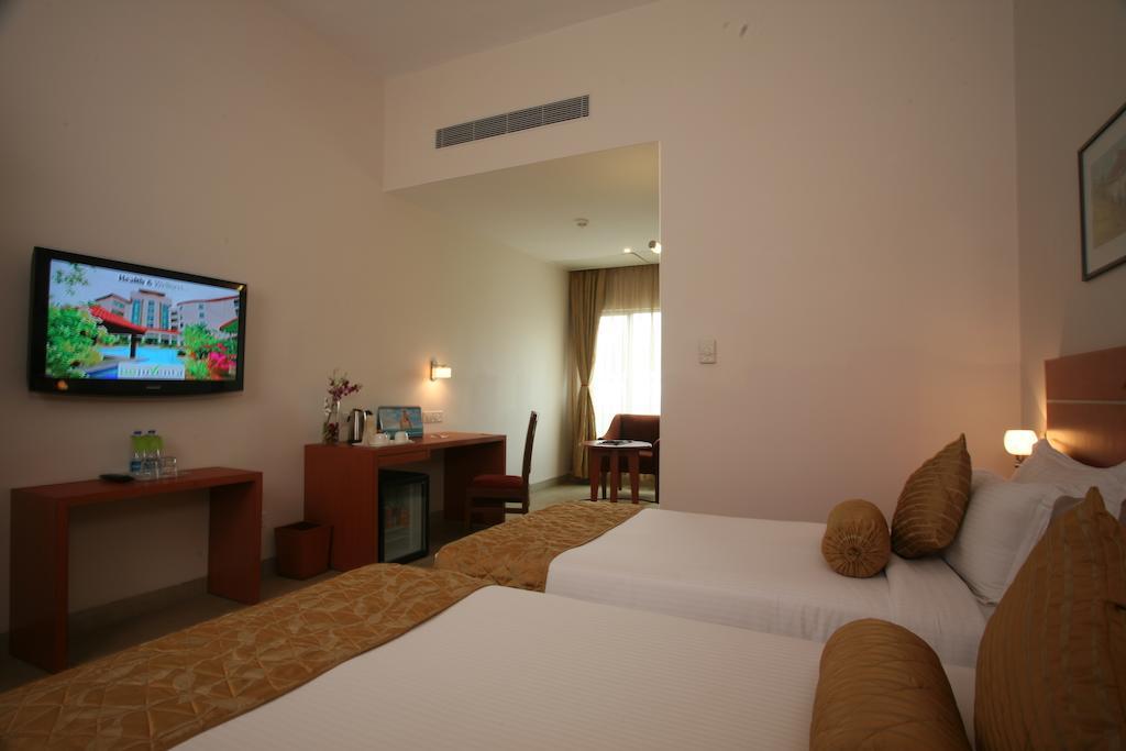 Hotel Leonia Holistic Destination Shamirpet Habitación foto