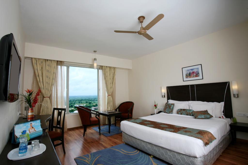 Hotel Leonia Holistic Destination Shamirpet Habitación foto