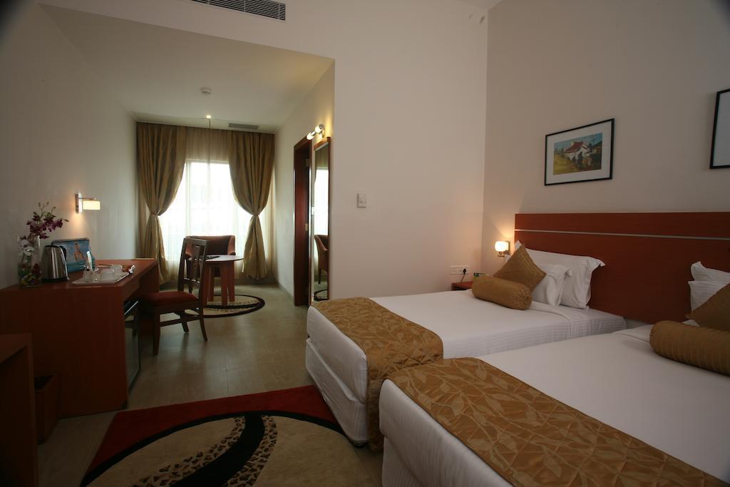 Hotel Leonia Holistic Destination Shamirpet Habitación foto