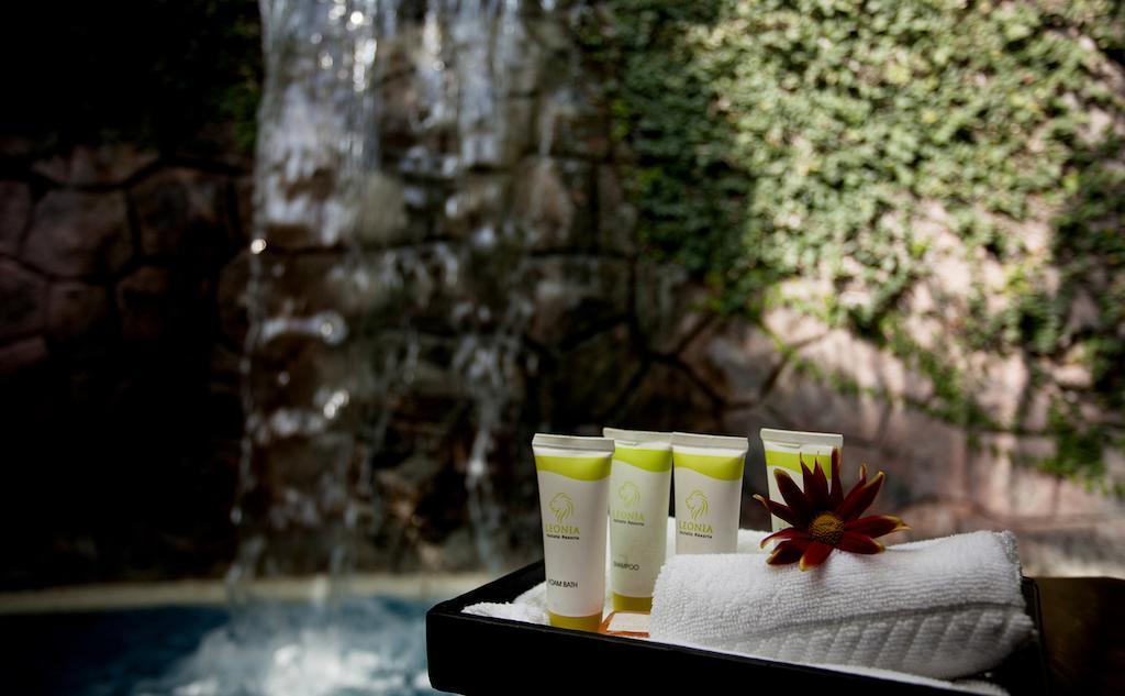 Hotel Leonia Holistic Destination Shamirpet Habitación foto